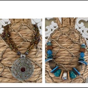 Set of two necklaces..